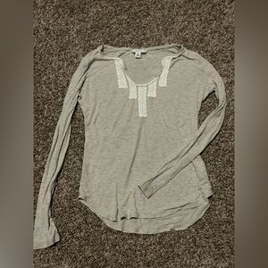 🐰Banana Republic Light Gray Long Sleeve Top with Lace Accent🐰